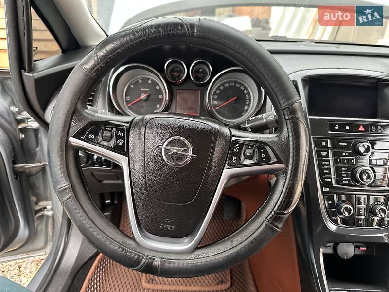 Універсал Opel Astra 2012 в Косові