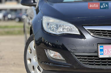 Хетчбек Opel Astra 2010 в 