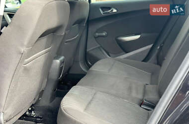 Хетчбек Opel Astra 2010 в 