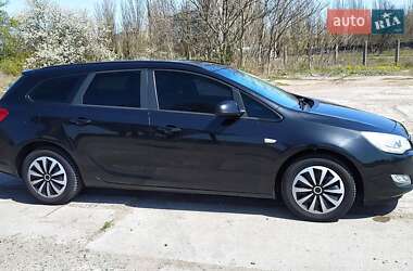 Універсал Opel Astra 2012 в 