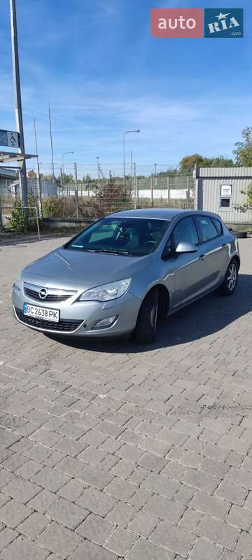 Opel Astra 2011