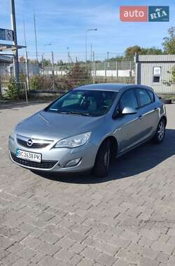 Хэтчбек Opel Astra 2011 в 