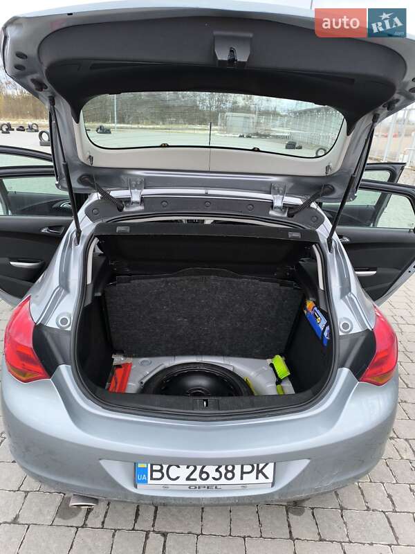 Хетчбек Opel Astra 2011 в Львові