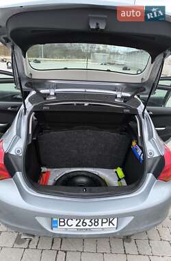 Хэтчбек Opel Astra 2011 в 