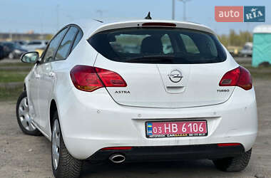 Хэтчбек Opel Astra 2011 в 