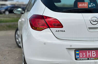 Хэтчбек Opel Astra 2011 в 