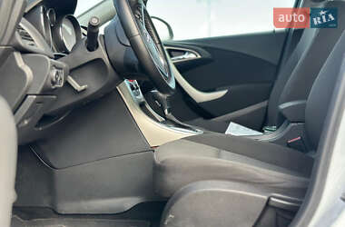 Хэтчбек Opel Astra 2011 в 