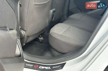 Хэтчбек Opel Astra 2011 в 