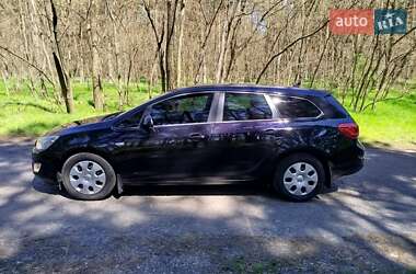 Универсал Opel Astra 2011 в 