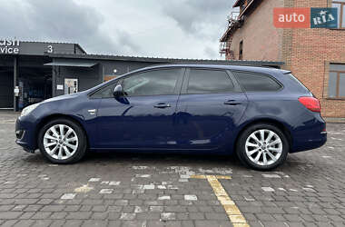 Универсал Opel Astra 2012 в 