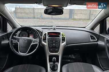 Универсал Opel Astra 2012 в 