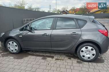Хэтчбек Opel Astra 2011 в 