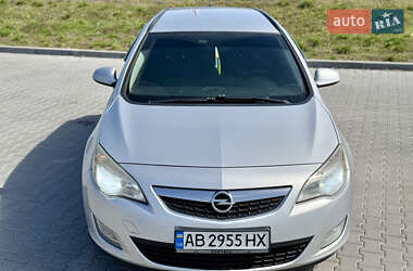 Универсал Opel Astra 2011 в 