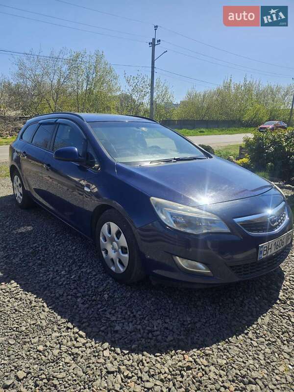 Универсал Opel Astra 2012 в 