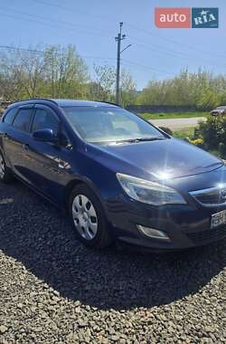 Универсал Opel Astra 2012 в 