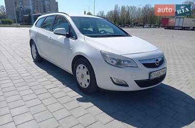 Универсал Opel Astra 2012 в 