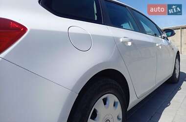 Универсал Opel Astra 2012 в 