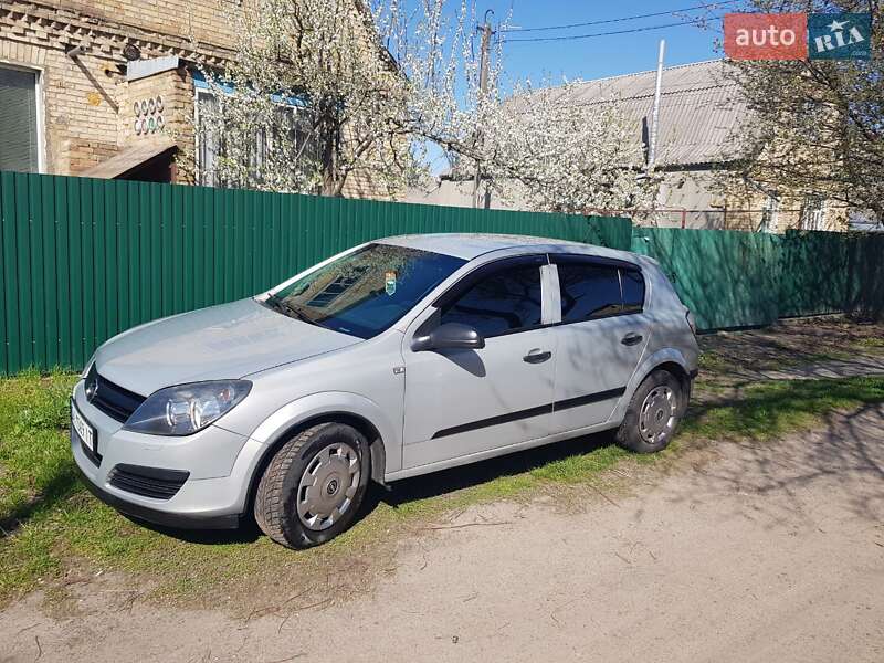 Хэтчбек Opel Astra 2006 в Боровой