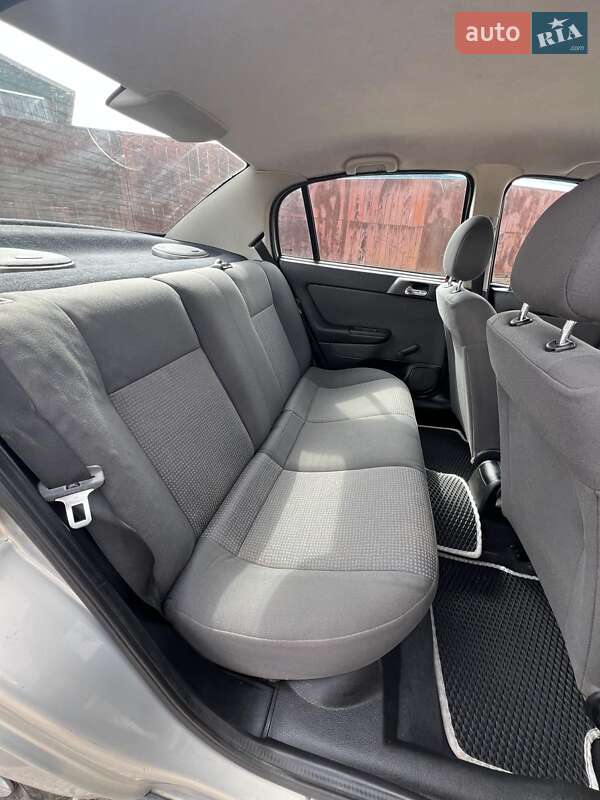Седан Opel Astra 2006 в Прилуках