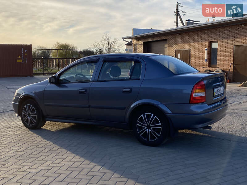 Седан Opel Astra 2008 в Киеве