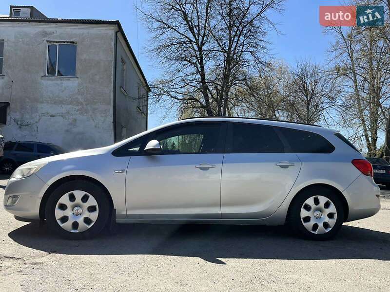 Универсал Opel Astra 2011 в Летичеве