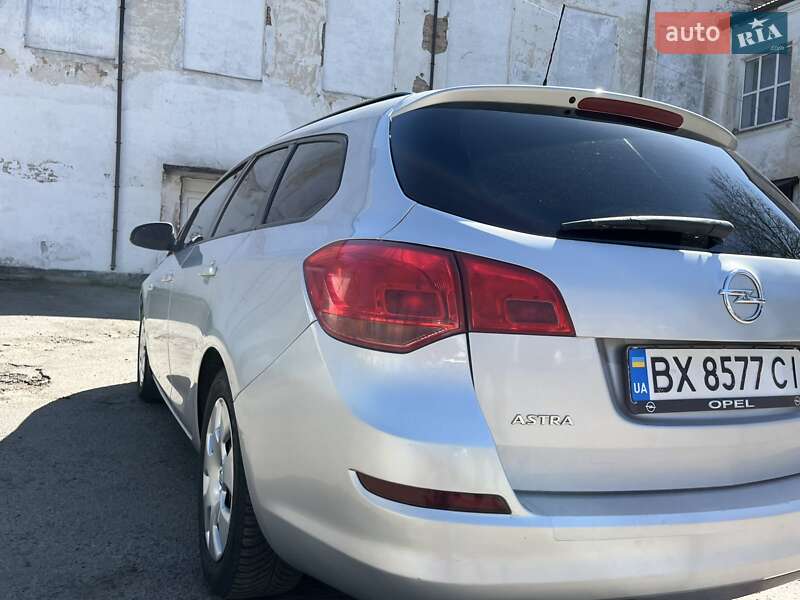 Универсал Opel Astra 2011 в Летичеве