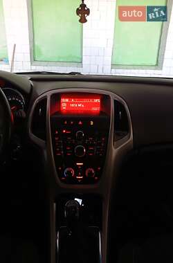 Универсал Opel Astra 2011 в 