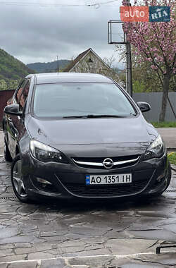 Хетчбек Opel Astra 2014 в 