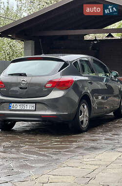 Хетчбек Opel Astra 2014 в 