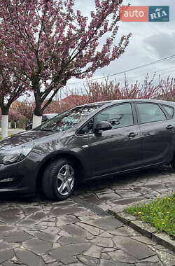 Хетчбек Opel Astra 2014 в 