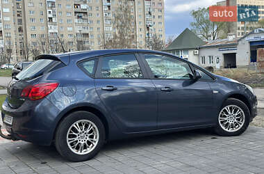 Хетчбек Opel Astra 2010 в 