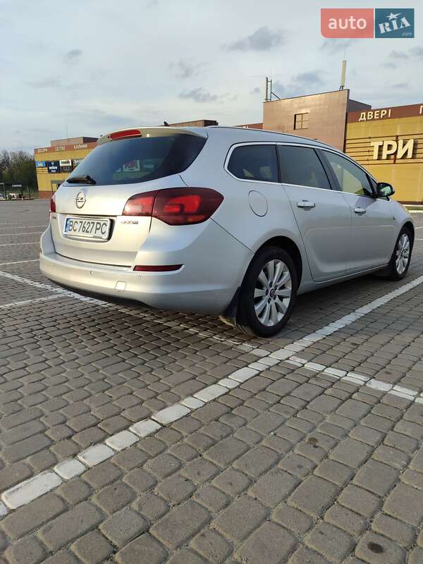 Універсал Opel Astra 2012 в Львові