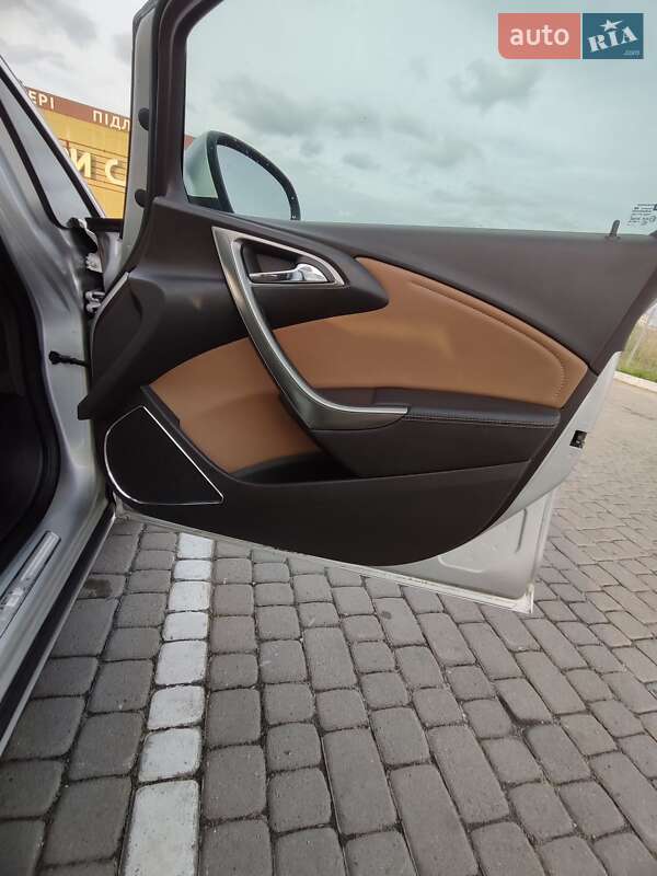 Універсал Opel Astra 2012 в Львові