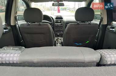 Хэтчбек Opel Astra 2005 в 