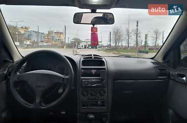 Хэтчбек Opel Astra 2005 в 