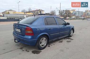 Хэтчбек Opel Astra 2005 в 