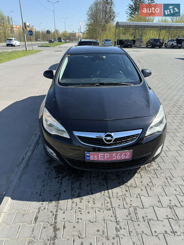 Хэтчбек Opel Astra 2009 в 
