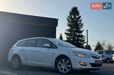 Универсал Opel Astra 2012 в 