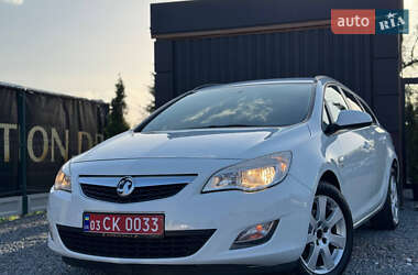 Универсал Opel Astra 2012 в 
