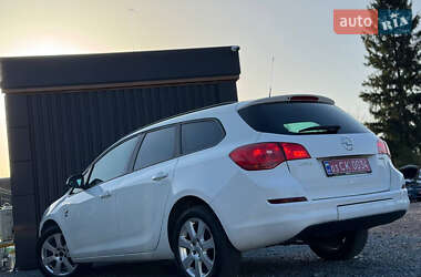 Универсал Opel Astra 2012 в 