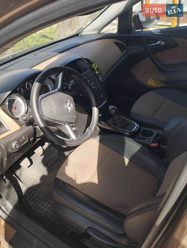 Універсал Opel Astra 2015 в Христинівці