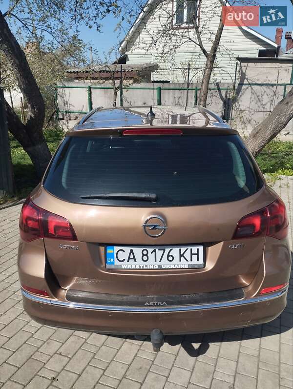 Універсал Opel Astra 2015 в Христинівці