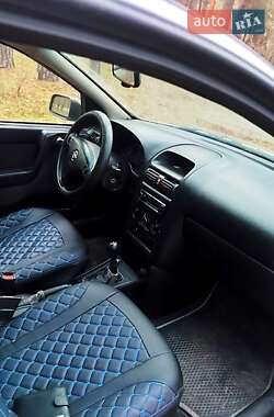 Седан Opel Astra 2004 в 