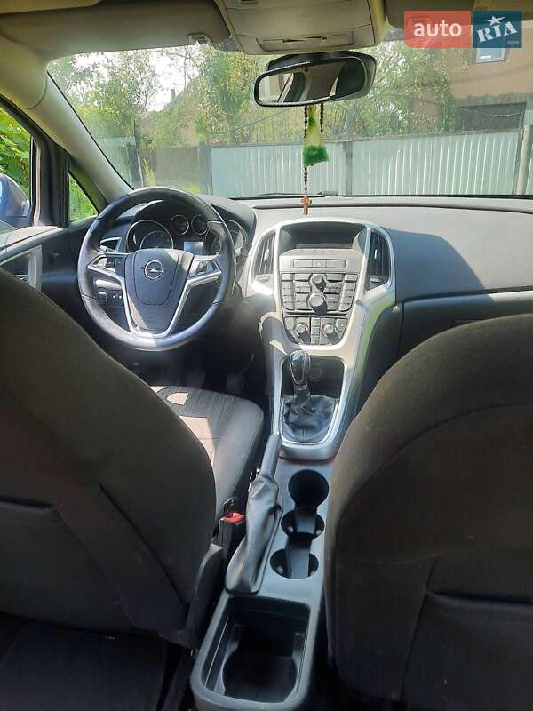 Універсал Opel Astra 2011 в 