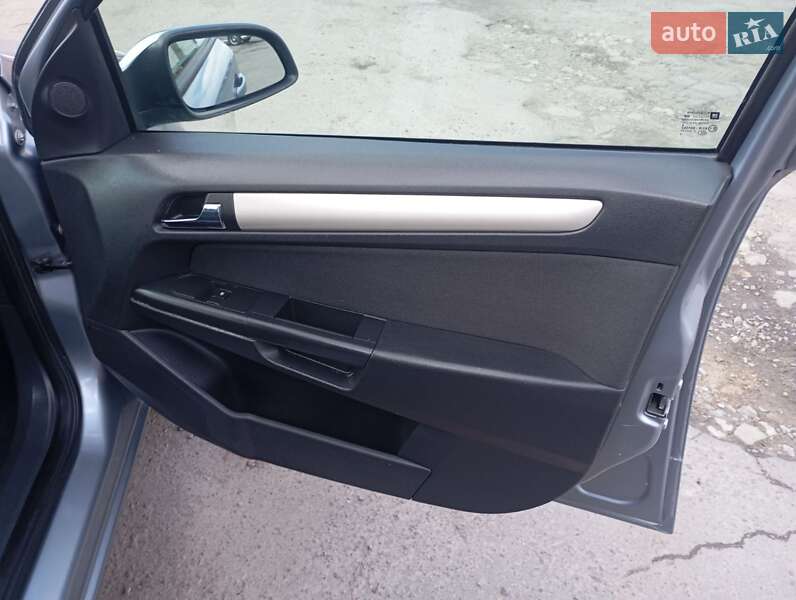 Універсал Opel Astra 2008 в Сумах