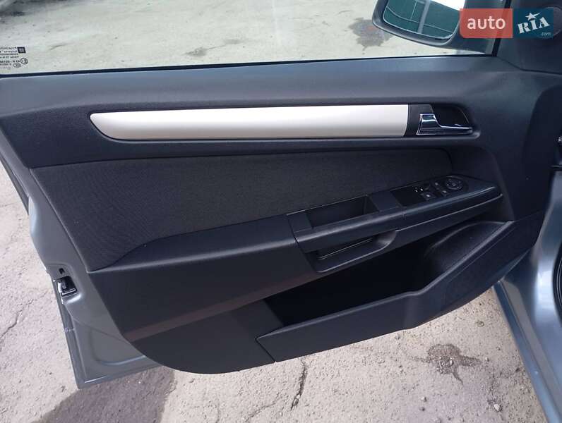 Універсал Opel Astra 2008 в Сумах