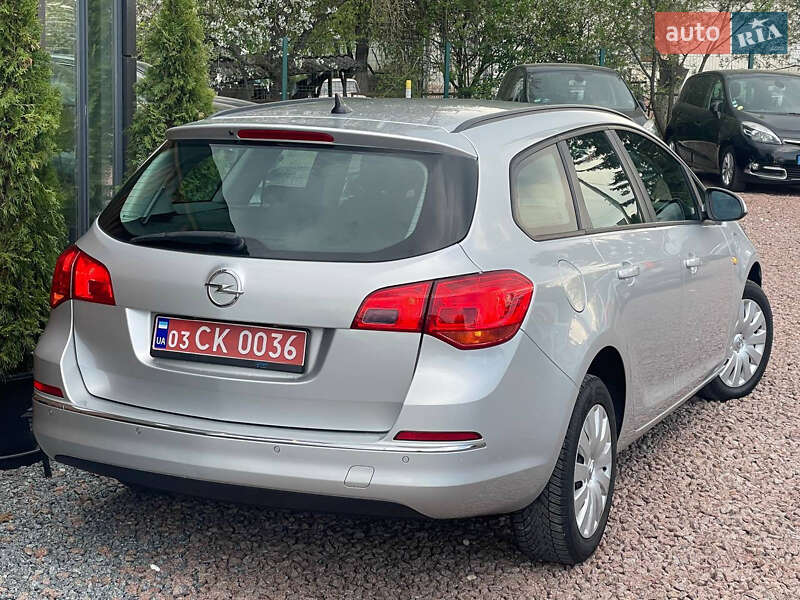 Универсал Opel Astra 2014 в Дрогобыче