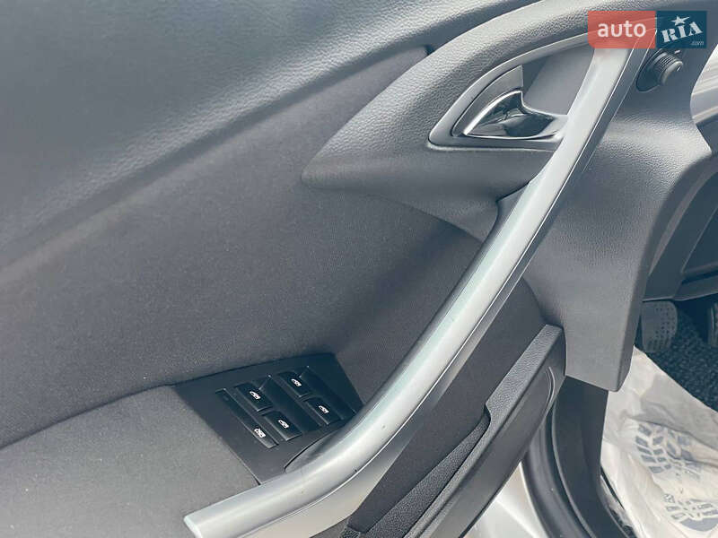 Универсал Opel Astra 2014 в Дрогобыче