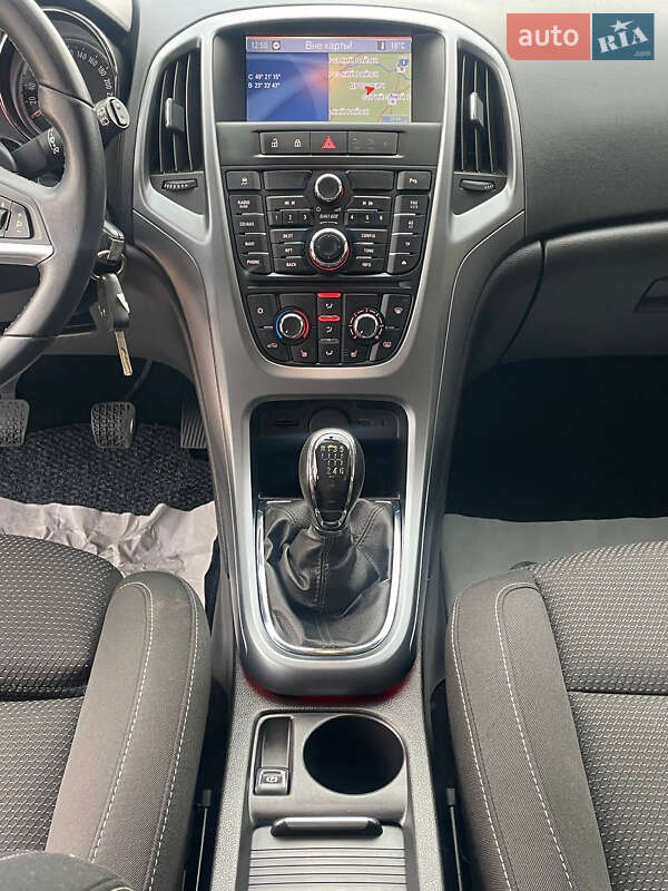Универсал Opel Astra 2014 в Дрогобыче