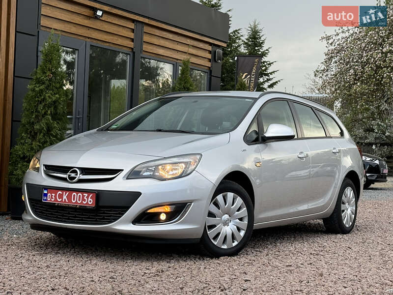 Универсал Opel Astra 2014 в Дрогобыче